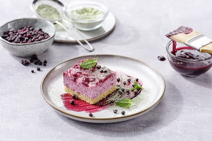 Plancha de queso y grosella negra „Purple Pop & Matcha Dust“