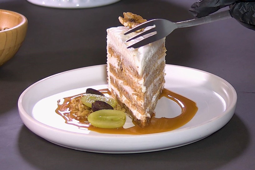 Rübli Deluxe with Walnut Caramel and Grape Twist