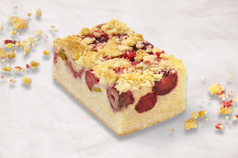 Rhubarb and strawberry slices