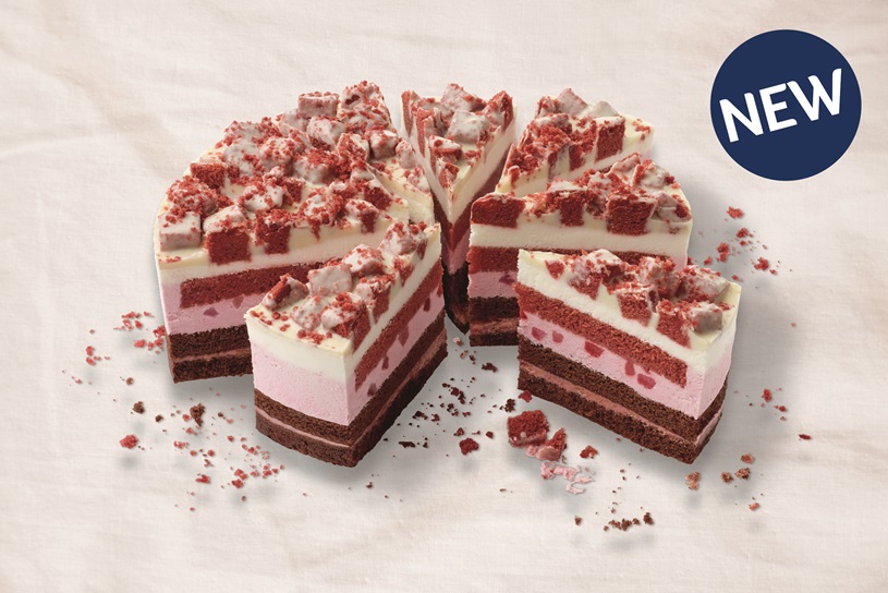 STRAWBERRY CRUNCH CAKE